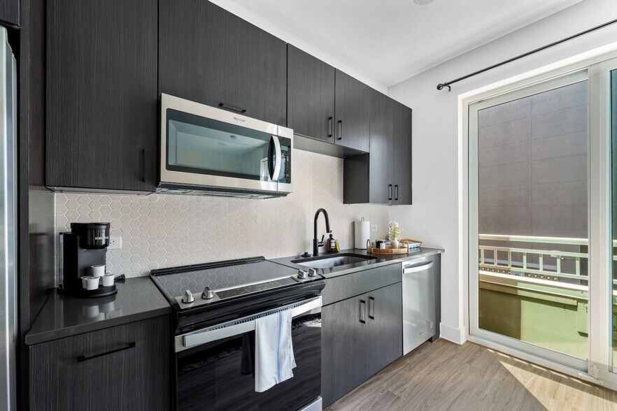 Building Photo - 617 N 12th St