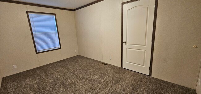 Building Photo - 56 Birch Ct