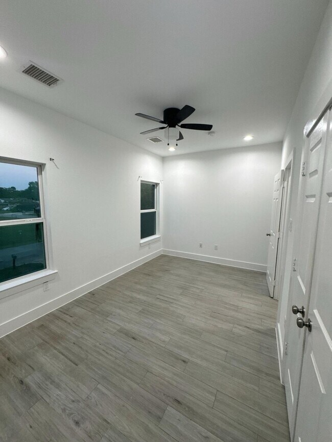 Building Photo - 8305 Prairie View Dr