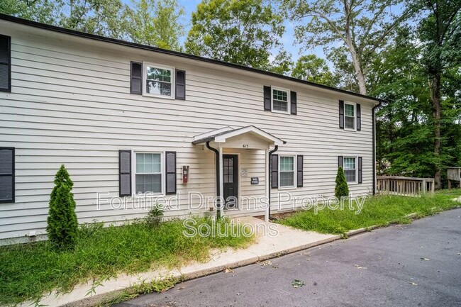 Building Photo - 615 Dumaine St