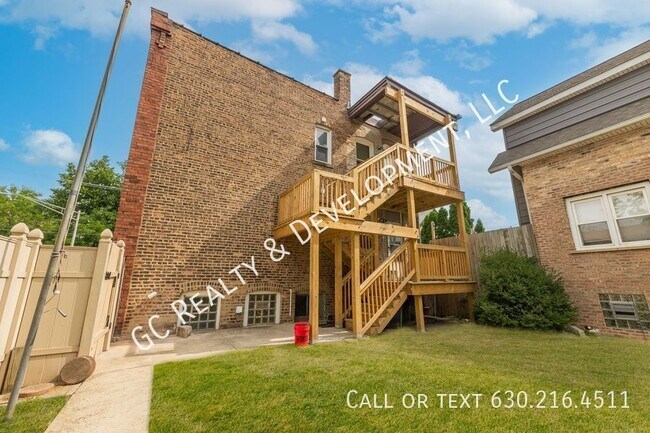 Building Photo - 3515 S Lituanica Ave