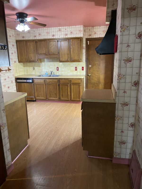 Building Photo - 3929 Clybourne Ave