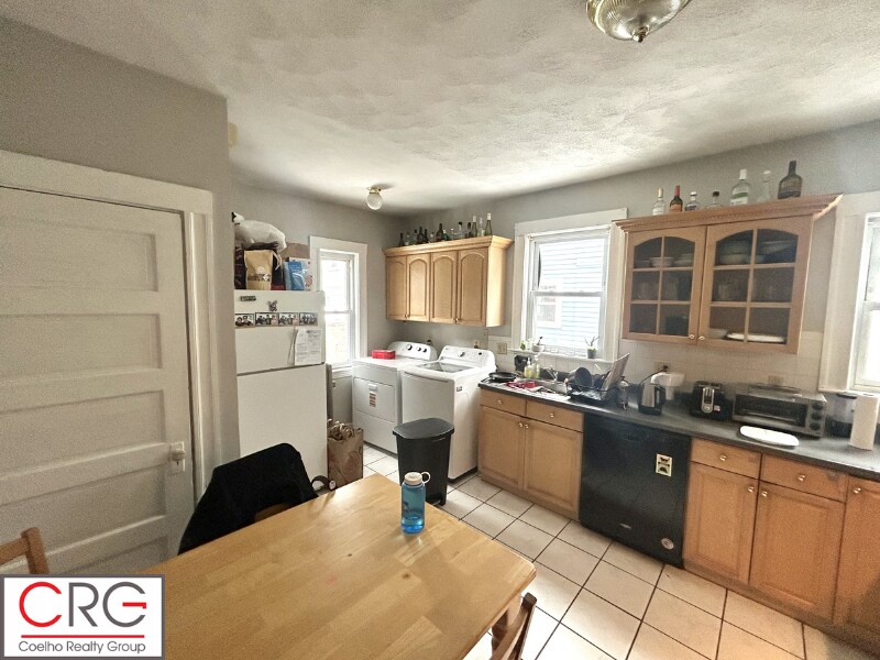 Building Photo - 183 College Ave