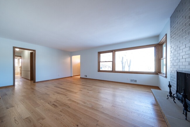 Building Photo - 5209 W 61st St