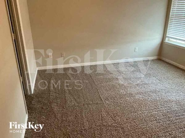 Building Photo - 664 River Garden Dr