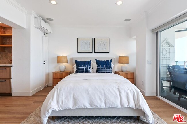 Building Photo - 11874 S Beach Club Way