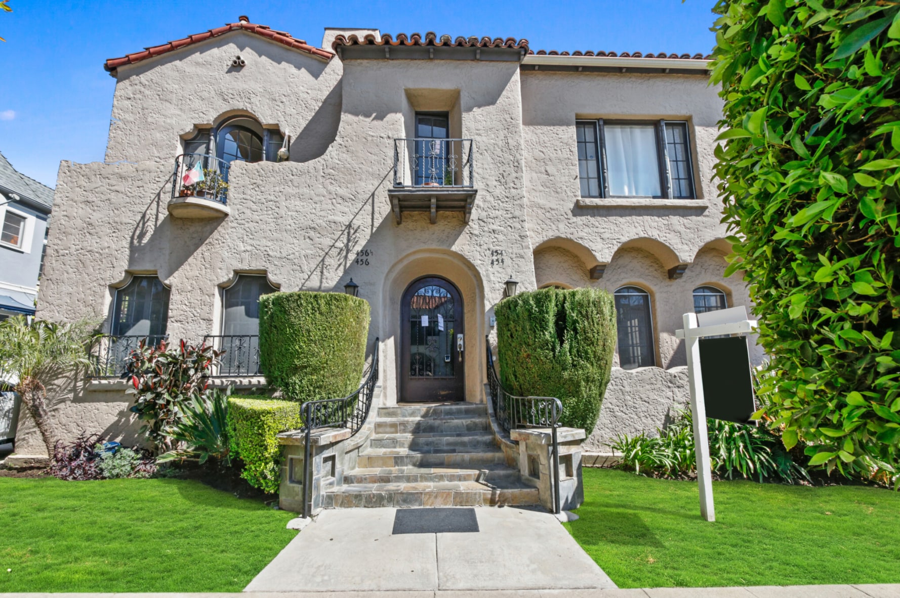 Building Photo - 454 N Orange Grove Ave