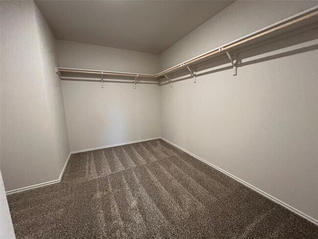 Building Photo - 221 Wirecrested Dr