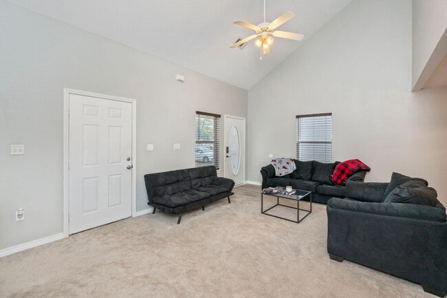 Building Photo - 3 Bedroom in Navarre!!