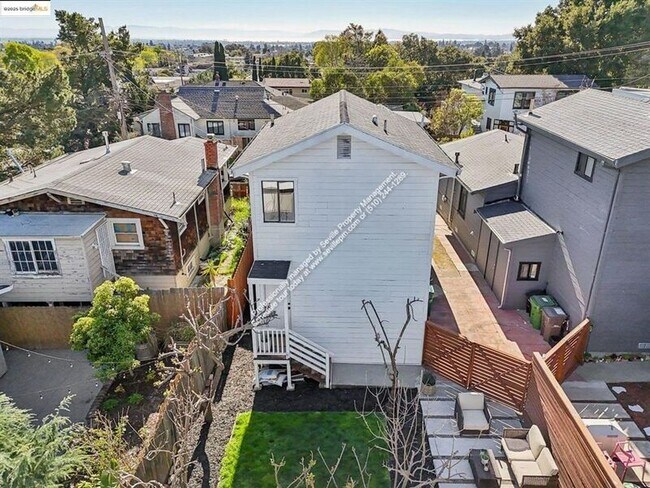 Building Photo - 3360 Arizona St