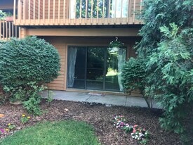 Building Photo - 6721 Boca Vista Dr NE