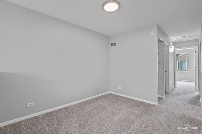 Building Photo - 911 Symphony Dr