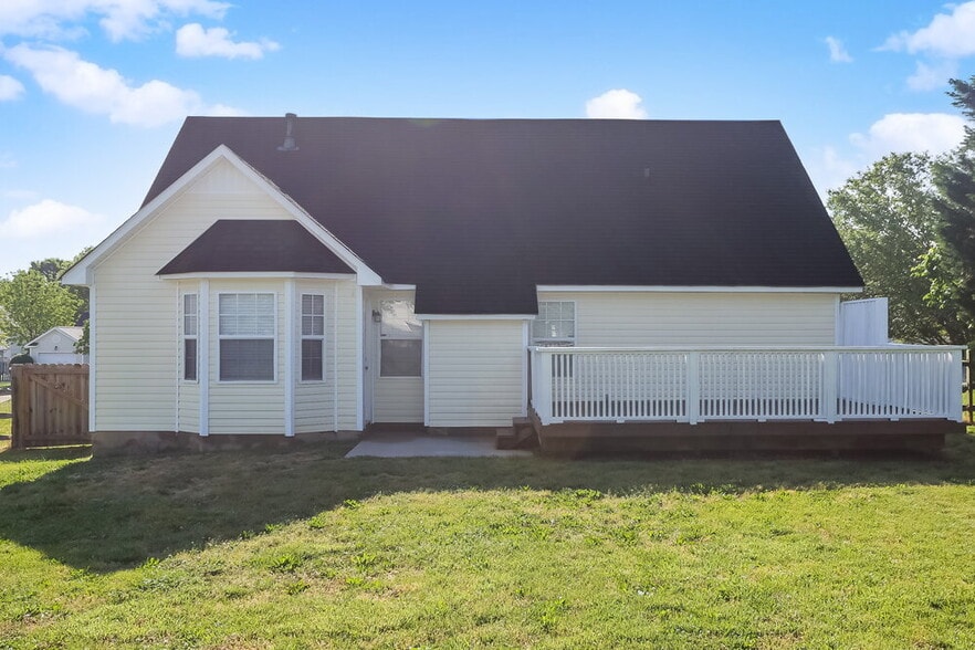 Building Photo - 4209-4204 4 Winds Ct SW