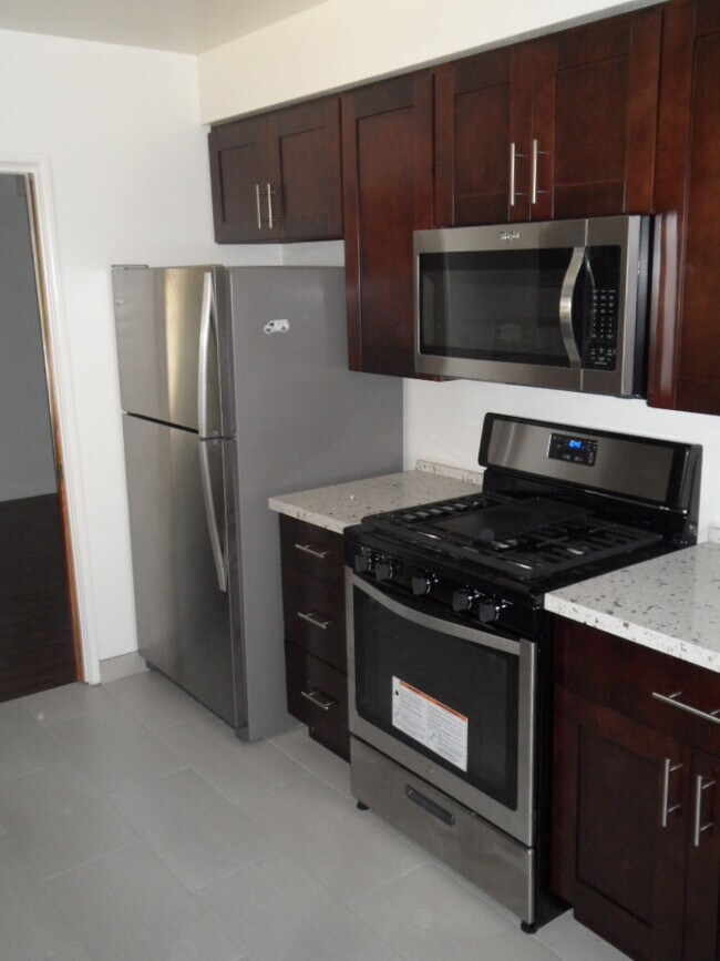 Building Photo - 5008 W 58th Pl