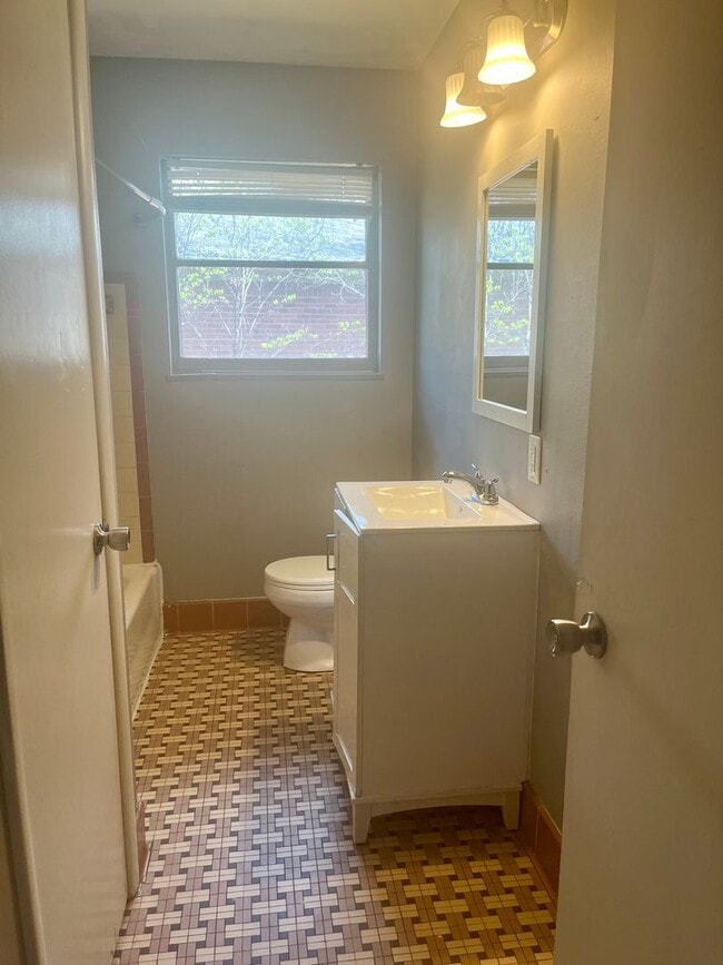 Building Photo - 105 42nd Pl