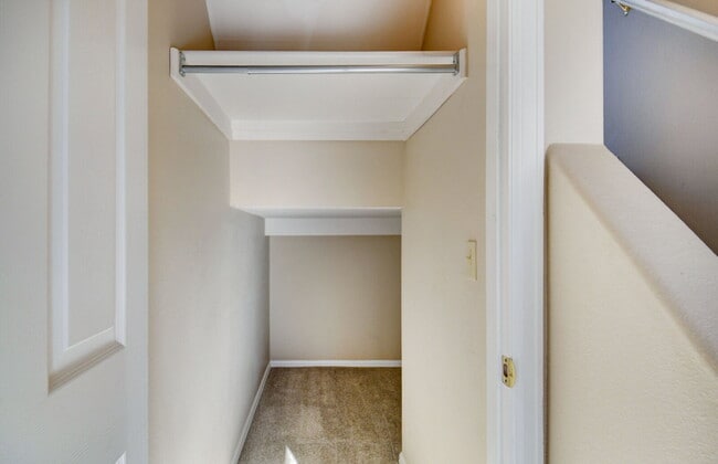 Building Photo - Updated 2-Bed Townhome in Ptarmigan Valley...
