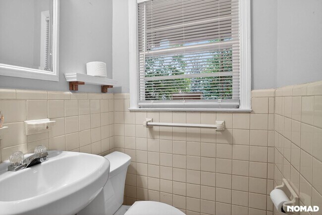 Building Photo - 2644 Pineland Ave