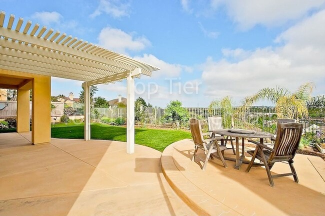 Building Photo - Stunning 5-Bedroom Home with Breathtaking ...