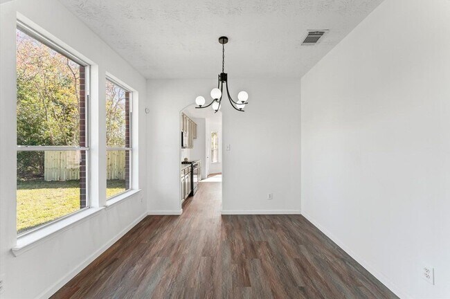Building Photo - 2830 Fern Hill Dr