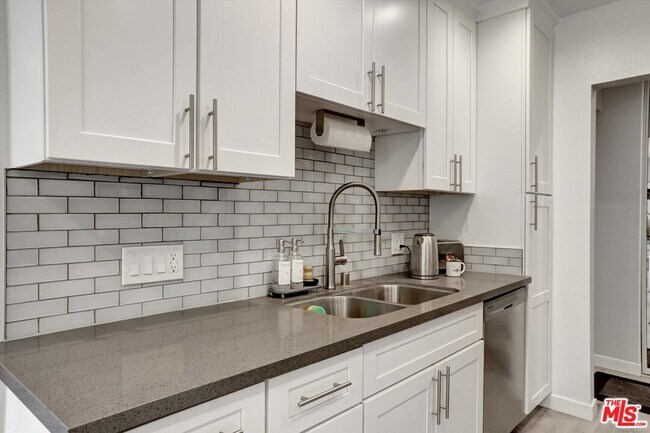 Building Photo - 7300 Franklin Ave