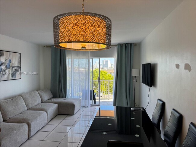 Building Photo - 2200 E Hallandale Beach Blvd