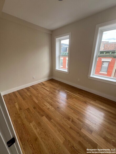 Building Photo - 64 N Margin St