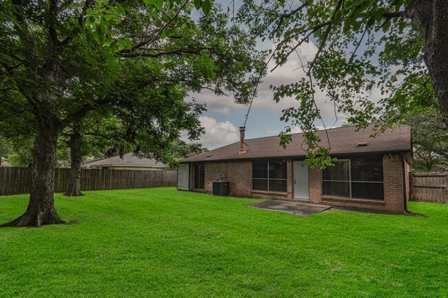 Building Photo - 15903 N Trace Dr