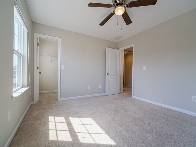 Building Photo - 1089 Wallace Lake Rd