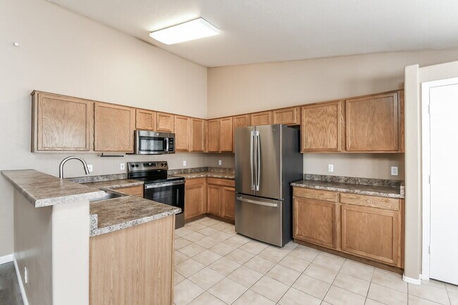 Building Photo - 527 N Bailey Cir