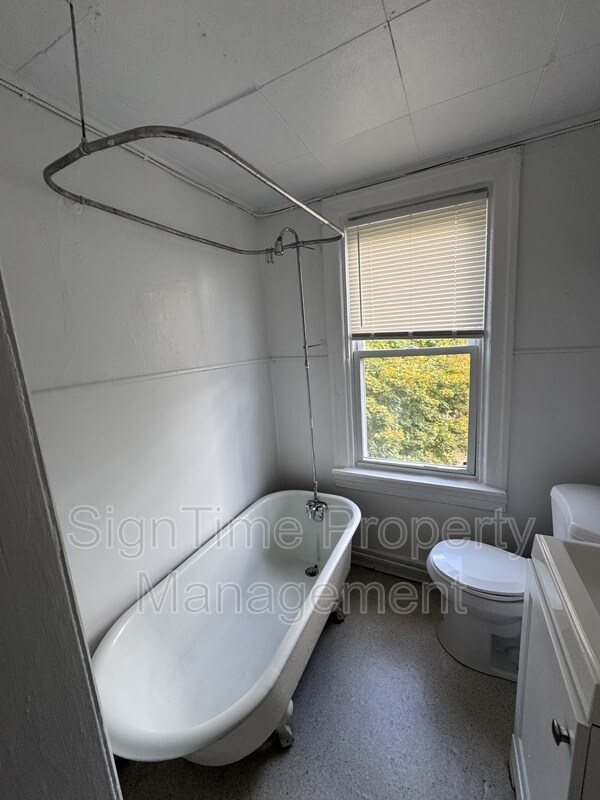 Building Photo - 666 N Prospect St