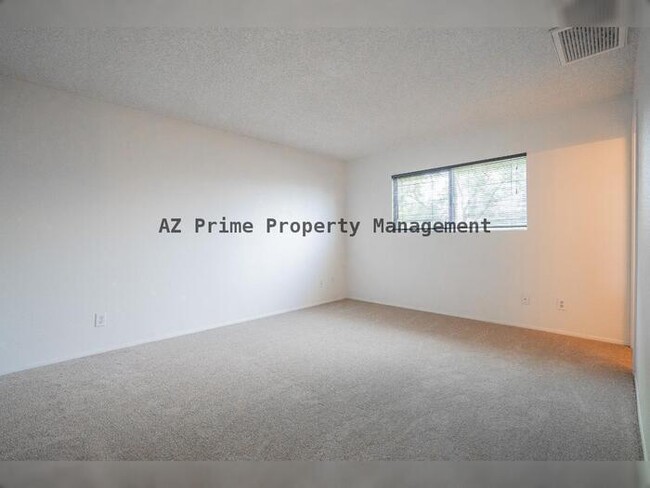 Building Photo - 1104 E Bell De Mar Dr