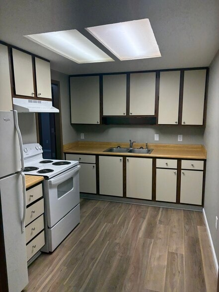 Building Photo - 310 S Pike St