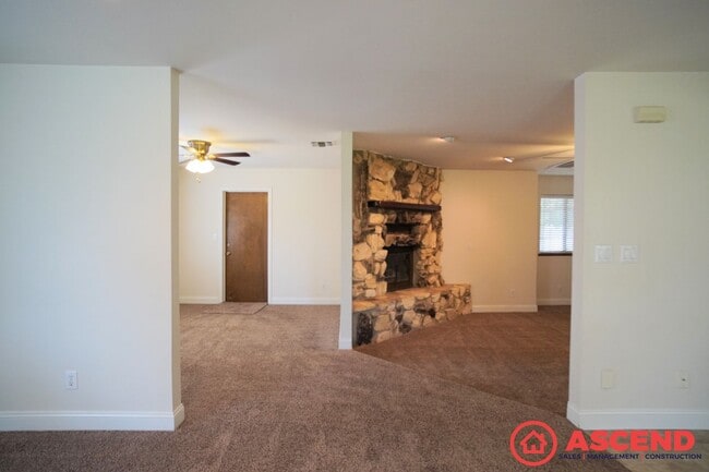 Building Photo - Gorgeous Northwest Bakersfield Home with H...