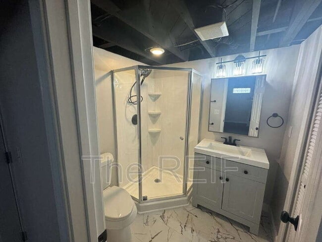 Building Photo - 3324 Greenfield Rd