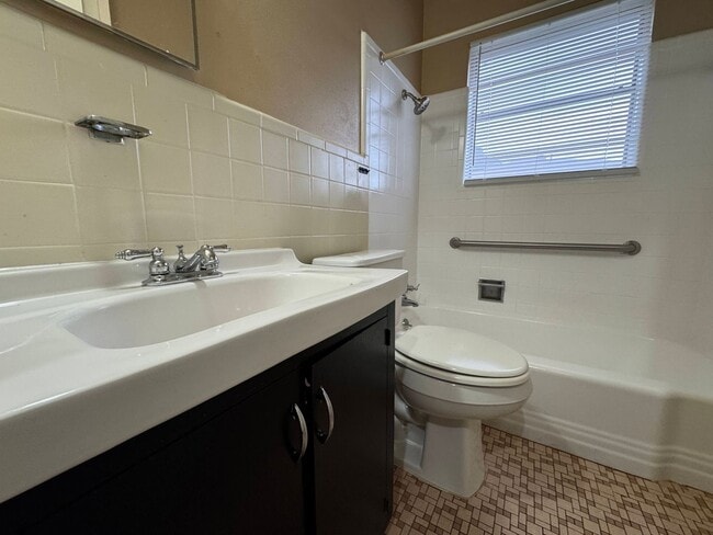 Building Photo - 2318 Mary Ln