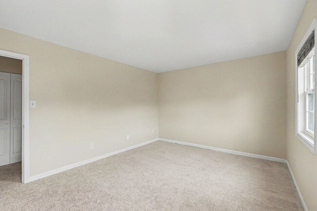 Building Photo - Updated 2BR Townhome Minutes from Central Park & Mary Washington Hospital!