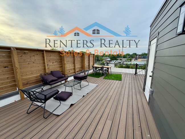 Building Photo - Stunning 3 Bedroom with Rooftop Terrace