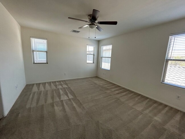 Building Photo - 4046 E Ranch Rd