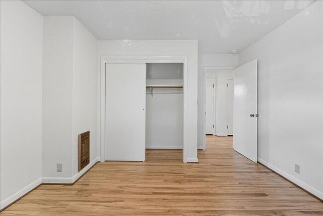 Building Photo - West Slope Charmer With Hardwood Floor - W...