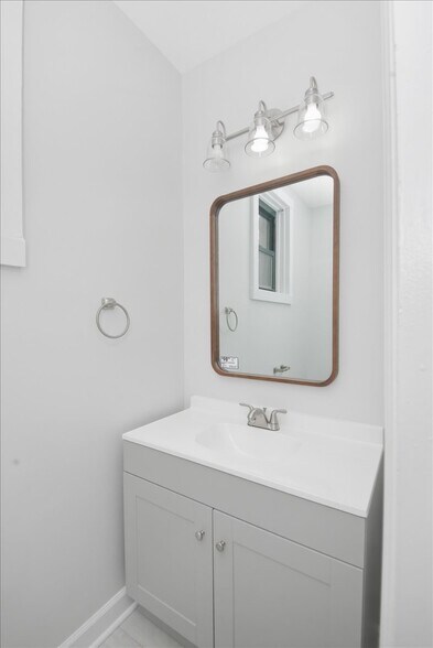 Building Photo - 6541 S Woodlawn Ave