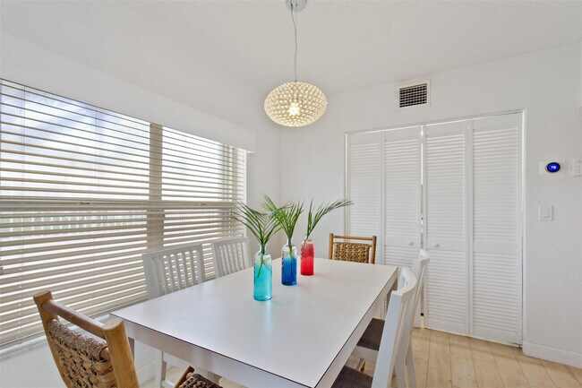 Building Photo - 800 Briny Ave