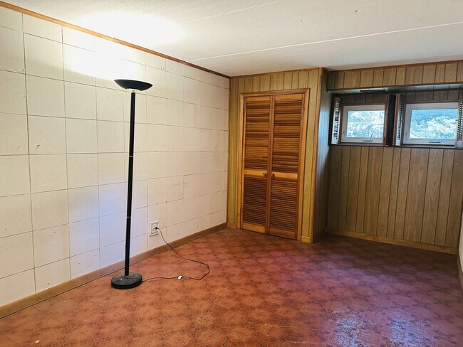 Building Photo - Hyde Park Town-House for Rent