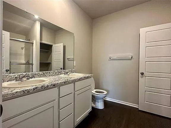 Building Photo - "Charming 4-Bedroom Oasis with 2 Baths & 1800 Sq Ft in Gardner, KS"