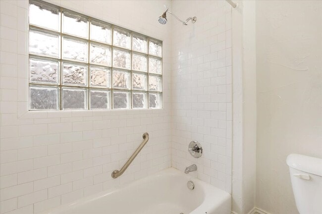 Building Photo - 805 W Owings St