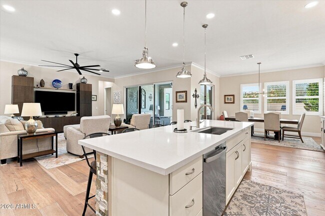 Building Photo - 1118 E Paseo Way
