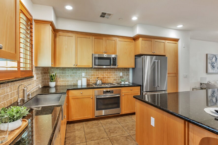 Building Photo - 5211 S Esprit Loop