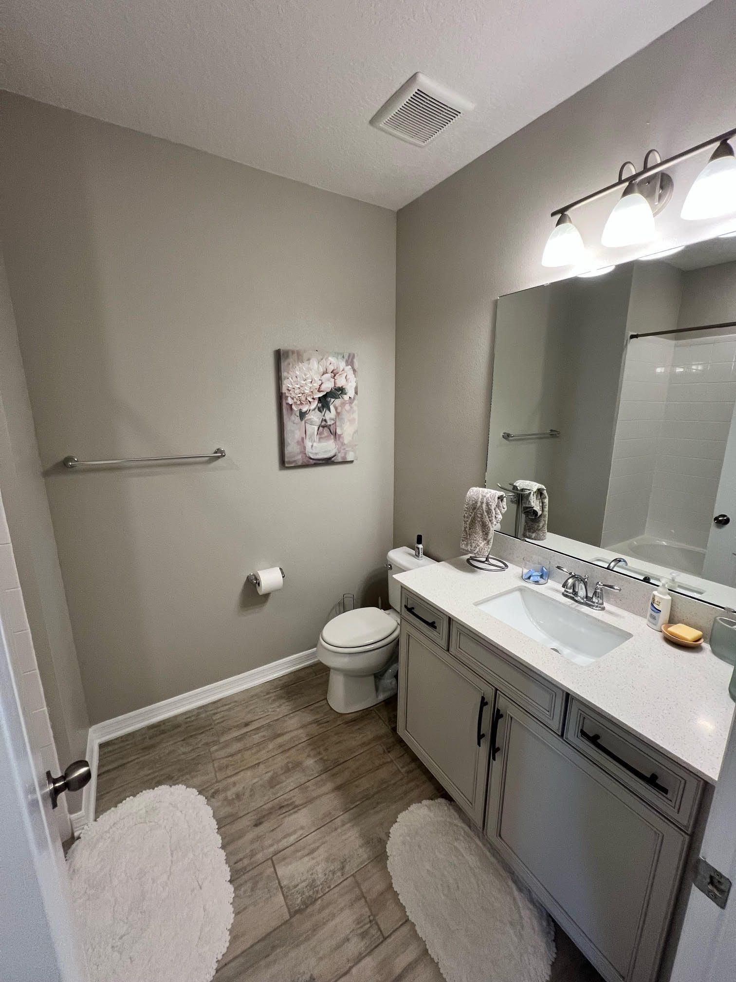 2nd Floor Bathroom - 667 E Plant St