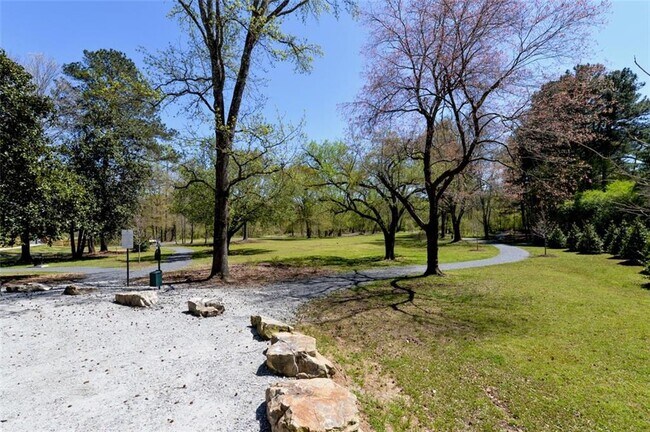 Building Photo - 310 Windsor Gate Cove NE