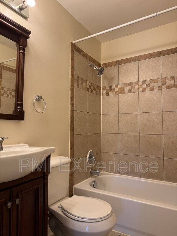 Building Photo - 2067 Chadwick Terrace