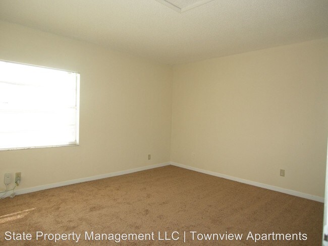 Building Photo - 38112 Townview Ave
